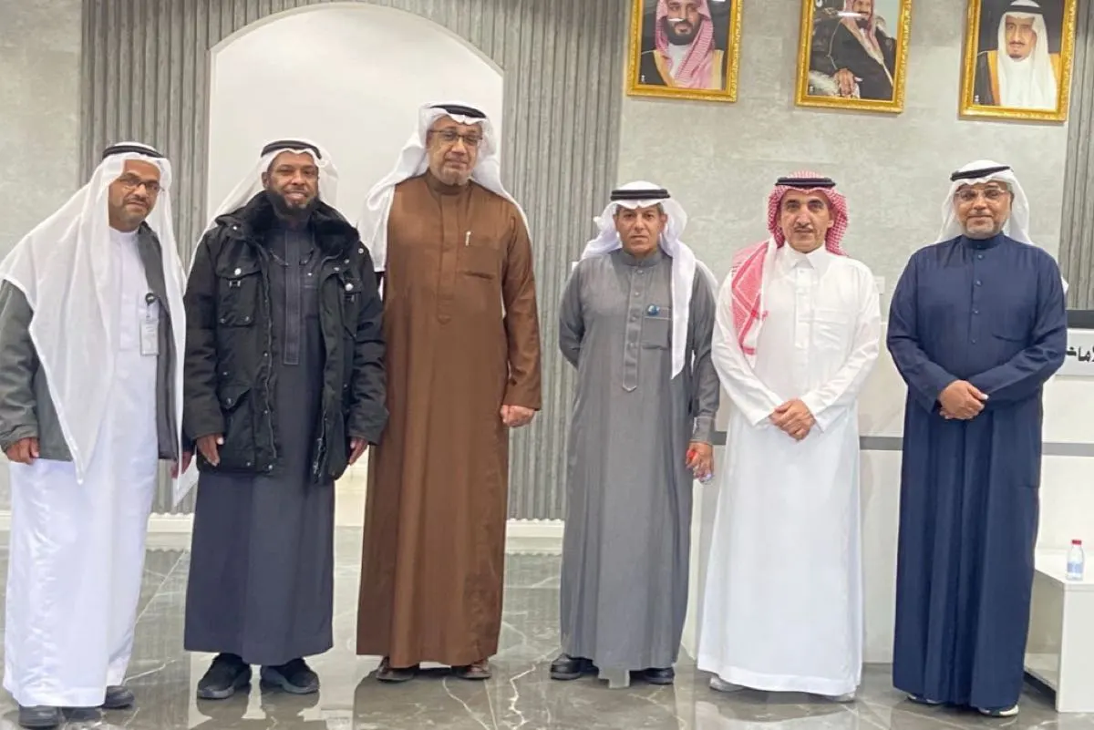 وفد وزاري رفيع يقيم خدمات «سنا» للإرشاد الأسري بسنابس