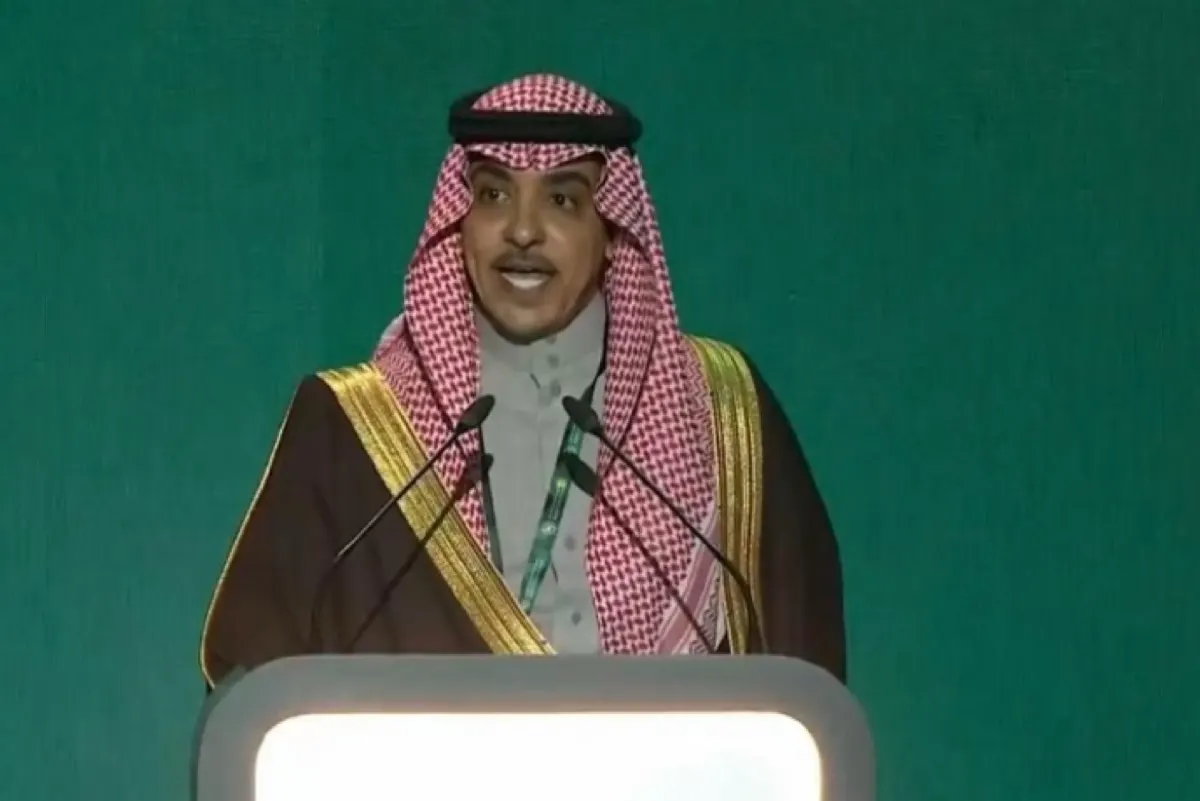 وزير الإعلام يطلق 12 مبادرة استراتيجية ويصدر وثيقة «الذكاء الاصطناعي»