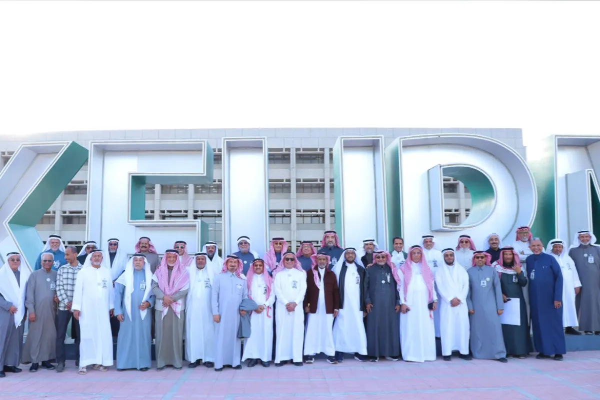 125 خريجاً يوثقون مسيرة 50 عاماً في «جامعة البترول»