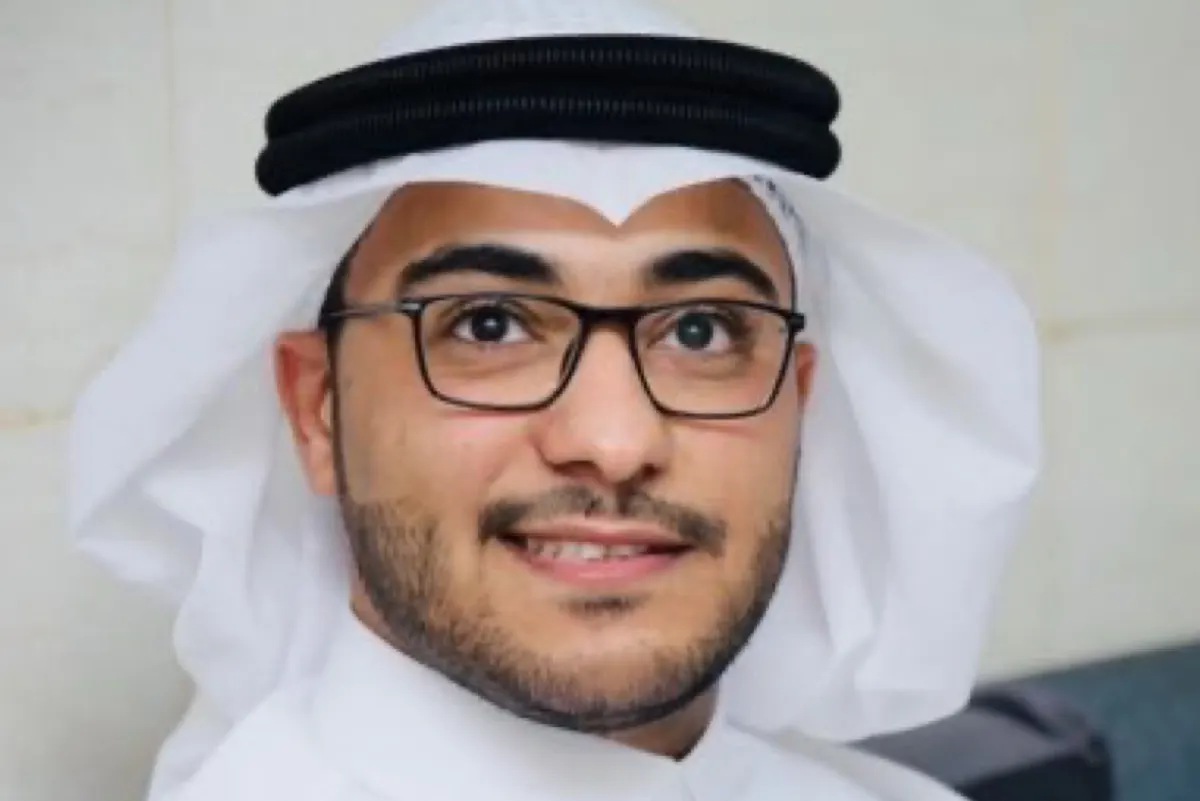 بصوت سعودي.. علي آل محسن يصف قمة «العربي وكاظمة» الليلة
