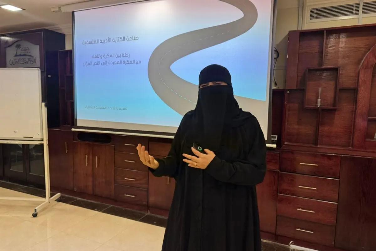 العبدالرضا تعيد صياغة الوعي الأدبي بأدوات المعري