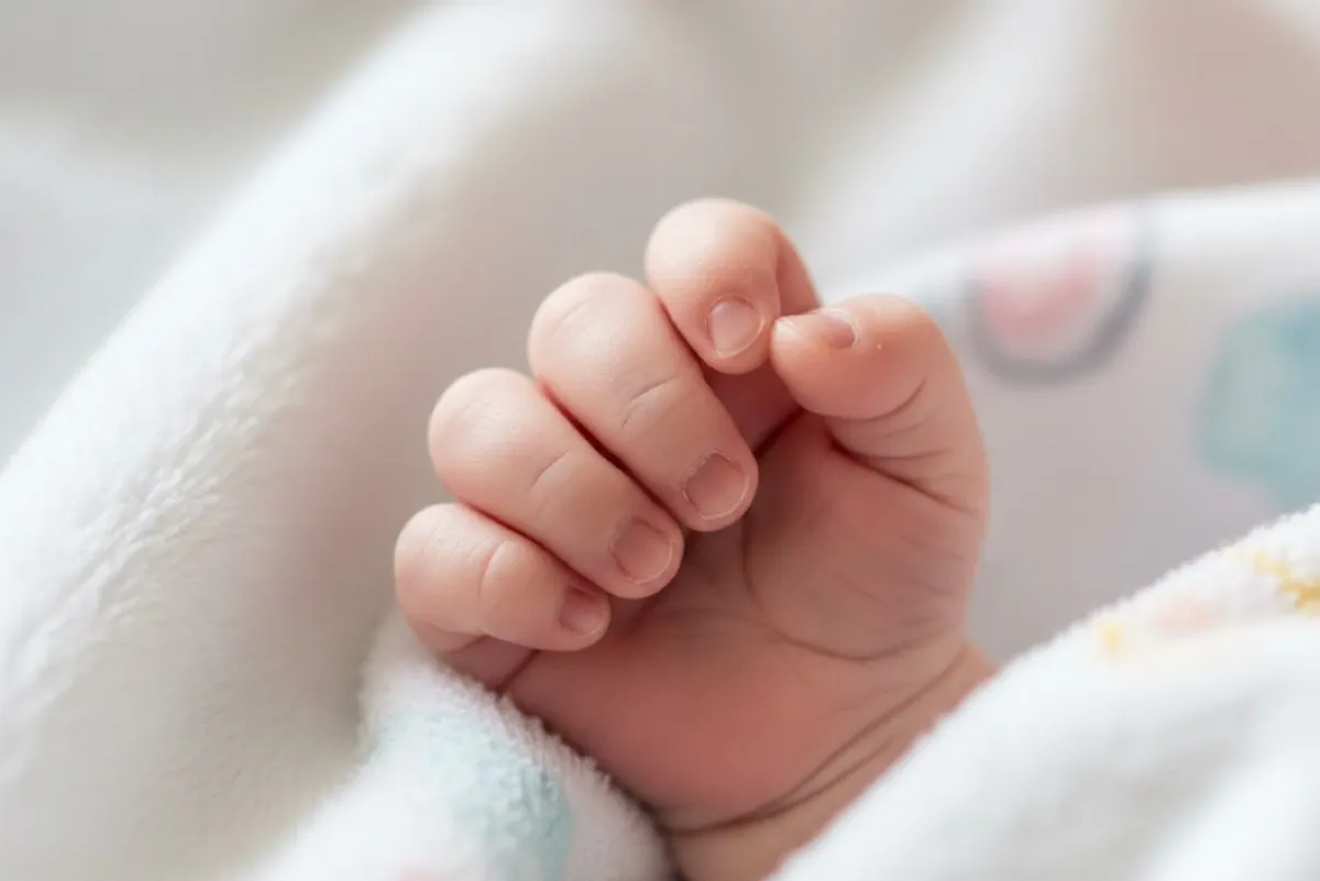هرمونات الرحم.. كيف يكشف طول السبابة حجم دماغ المولود؟