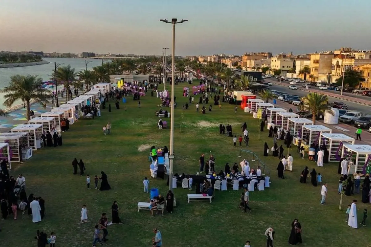 مليون زهرة تخطف أنظار 180 ألفا بالقطيف