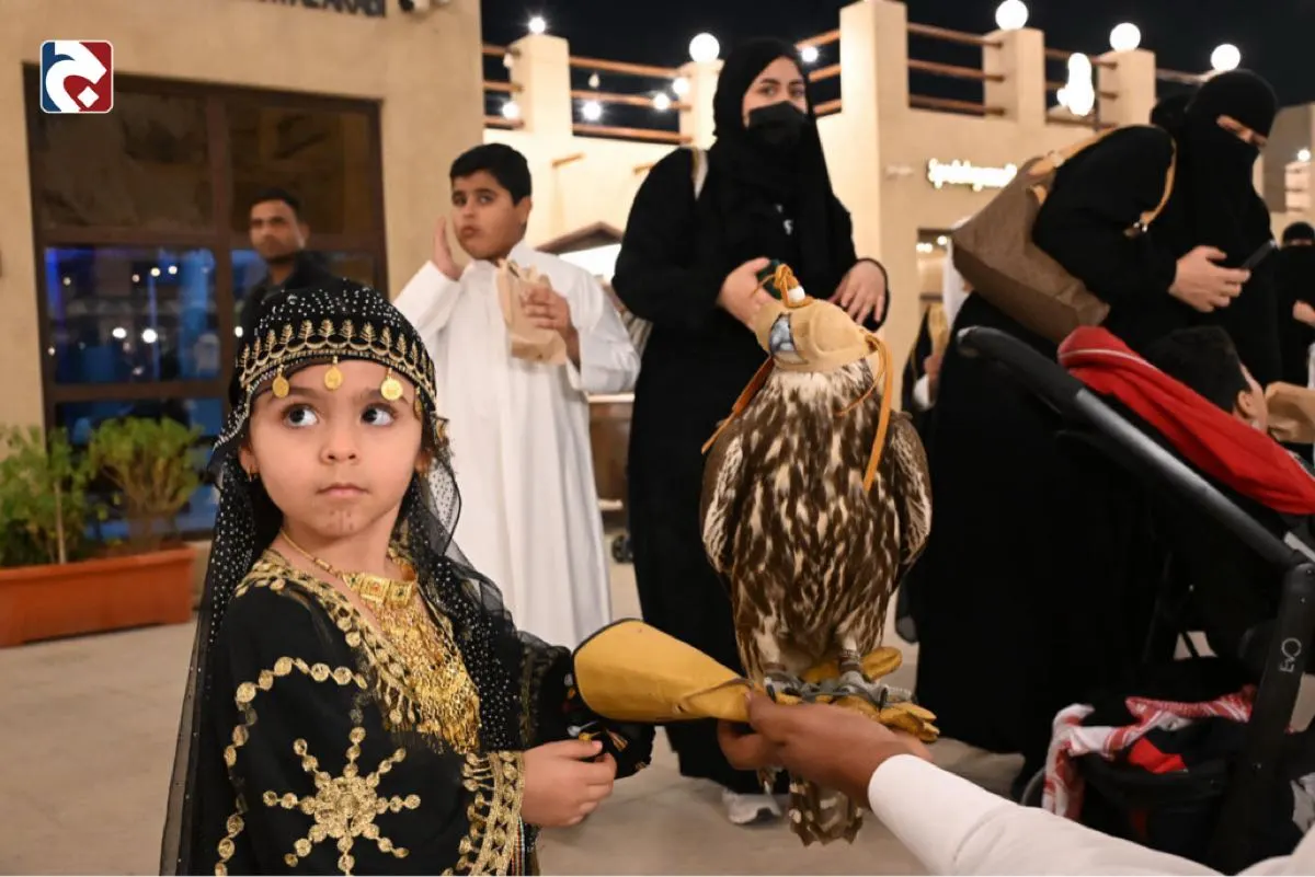 أطفال القطيف يخطفون الأنظار بأزياء التأسيس في ساحات الرامس