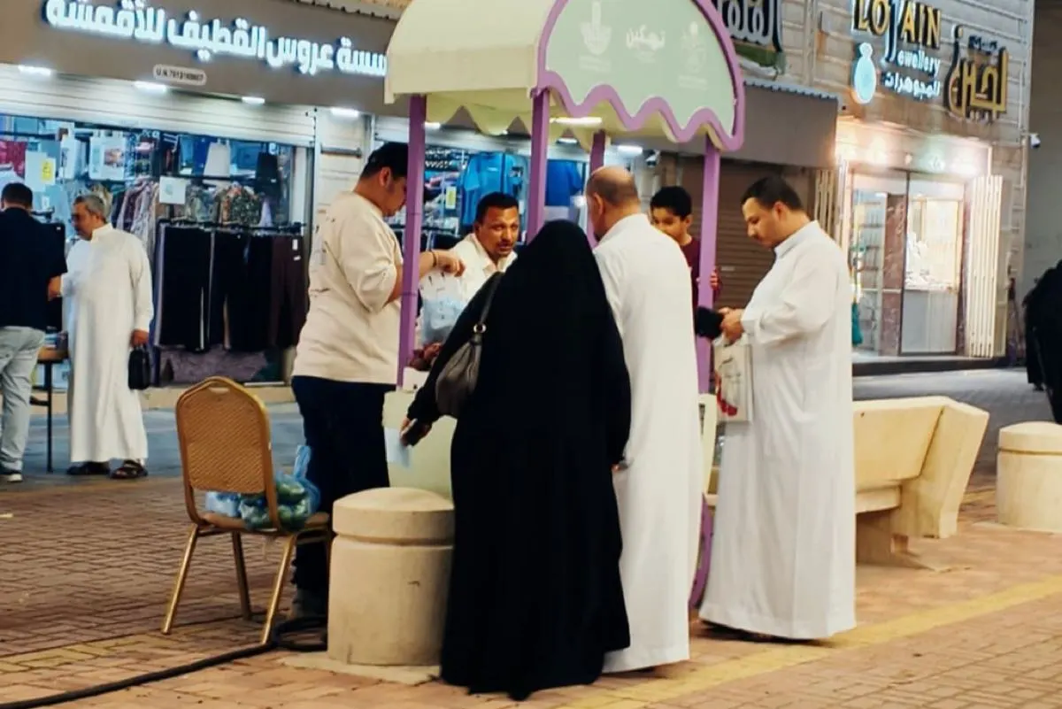 «بسطة خير».. 35 متطوعاً يُمكنون 14 بائعاً بمياس القطيف