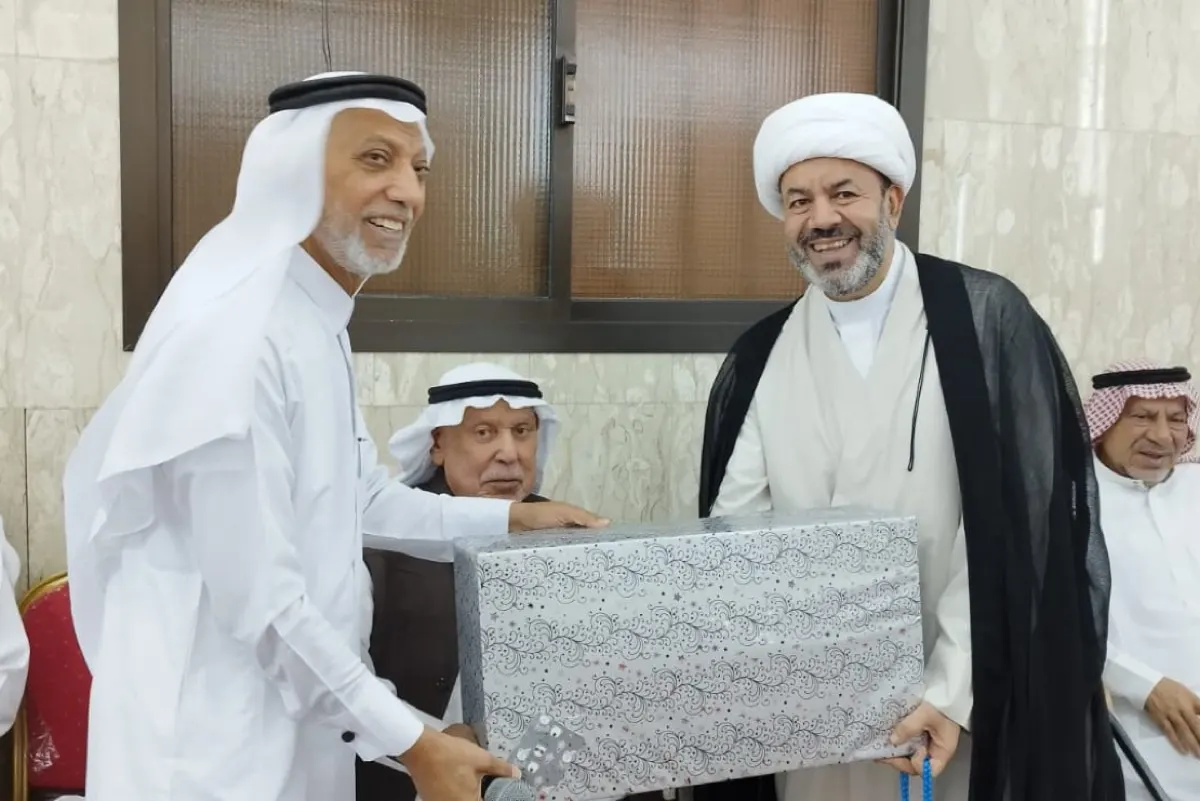 لفتة مجتمعية.. رواد مسجد الشيخ المرهون يكرمون إمامهم وكوادره العاملة