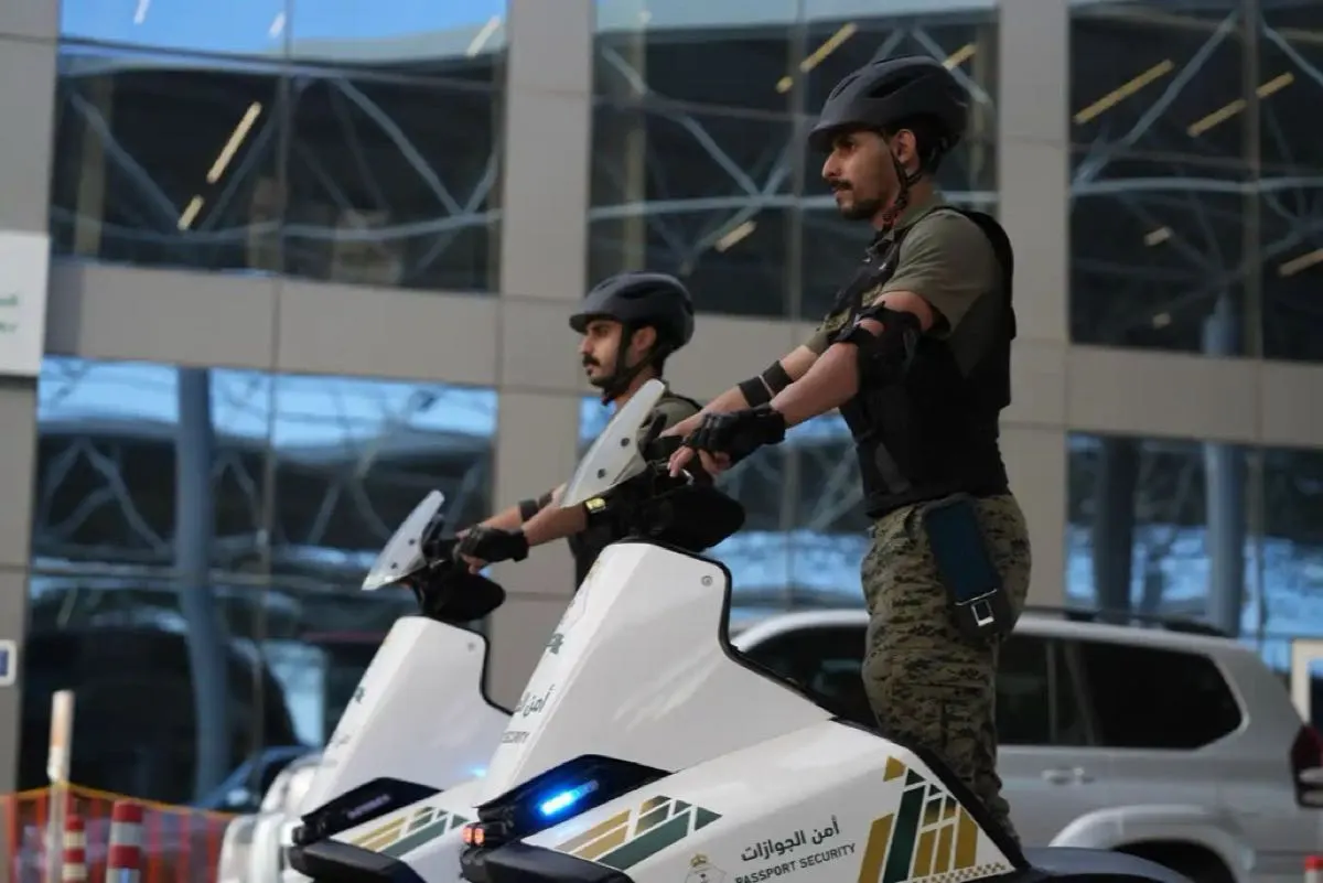 «السكوتر» يسرّع إجراءات السفر عبر جسر الملك فهد