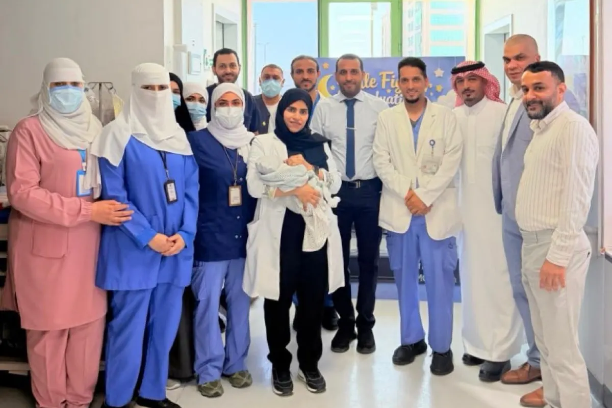 بعد 7 أشهر بالعناية.. إنقاذ خديج وُلد بـ 26 أسبوعاً بالأحساء