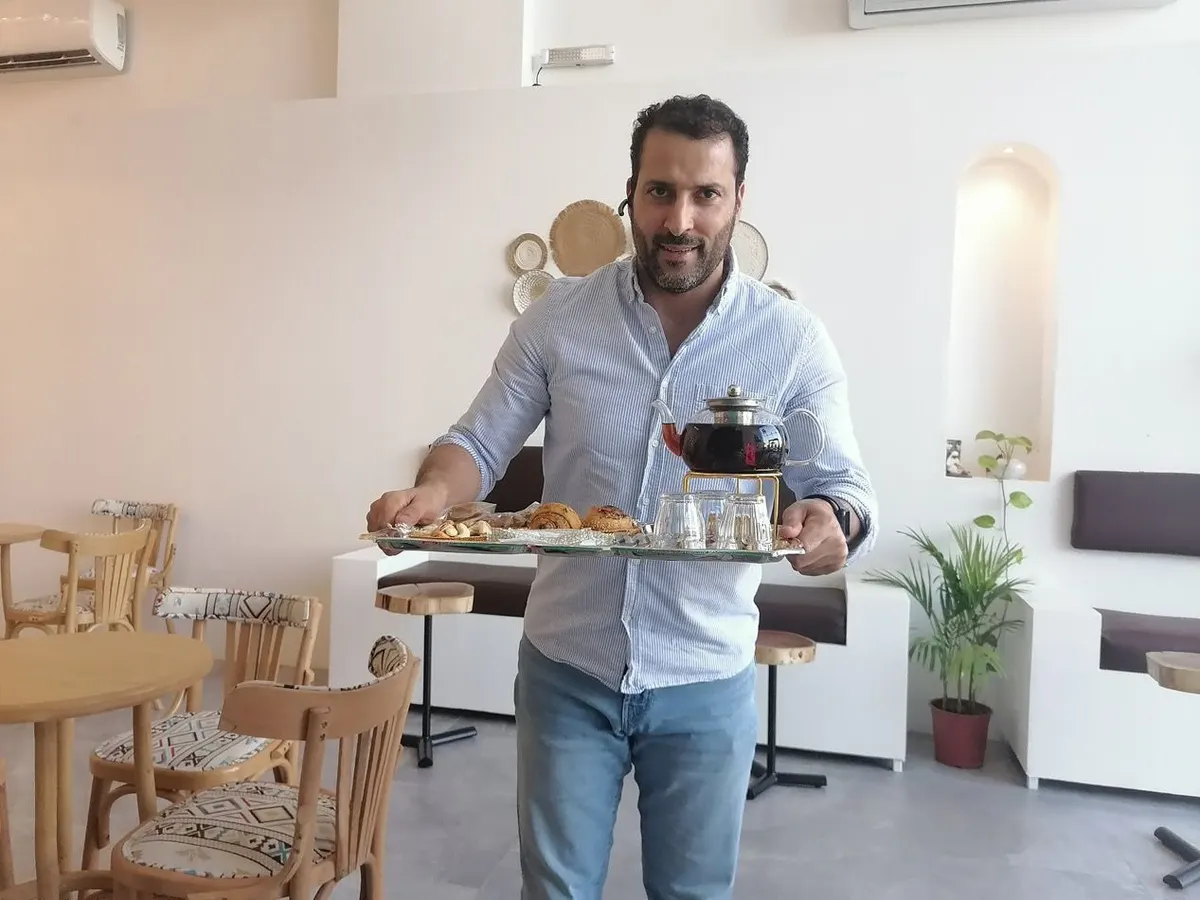 لقطة إنسانية تصنع أدباً.. «شاي المعاتيق» يحرّك قريحة الشعراء