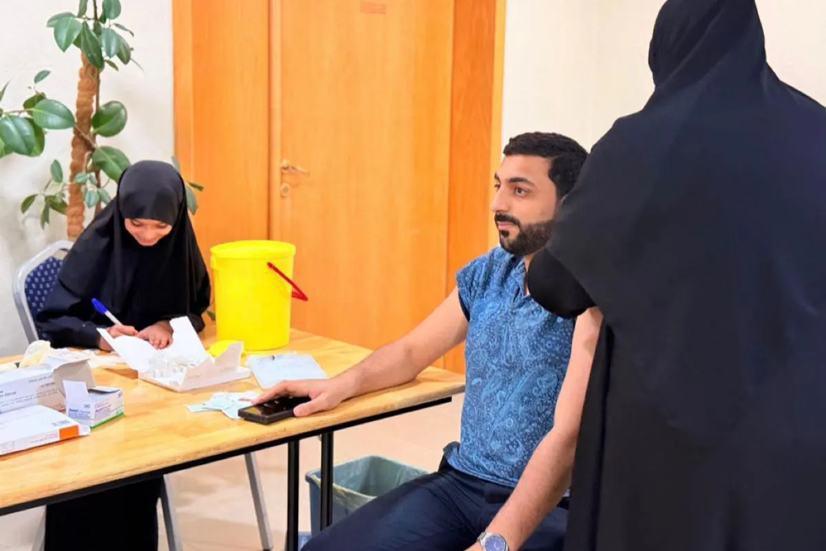 30 مستفيداً من حملة تطعيم الحجاج بمقر جمعية القطيف الخيرية