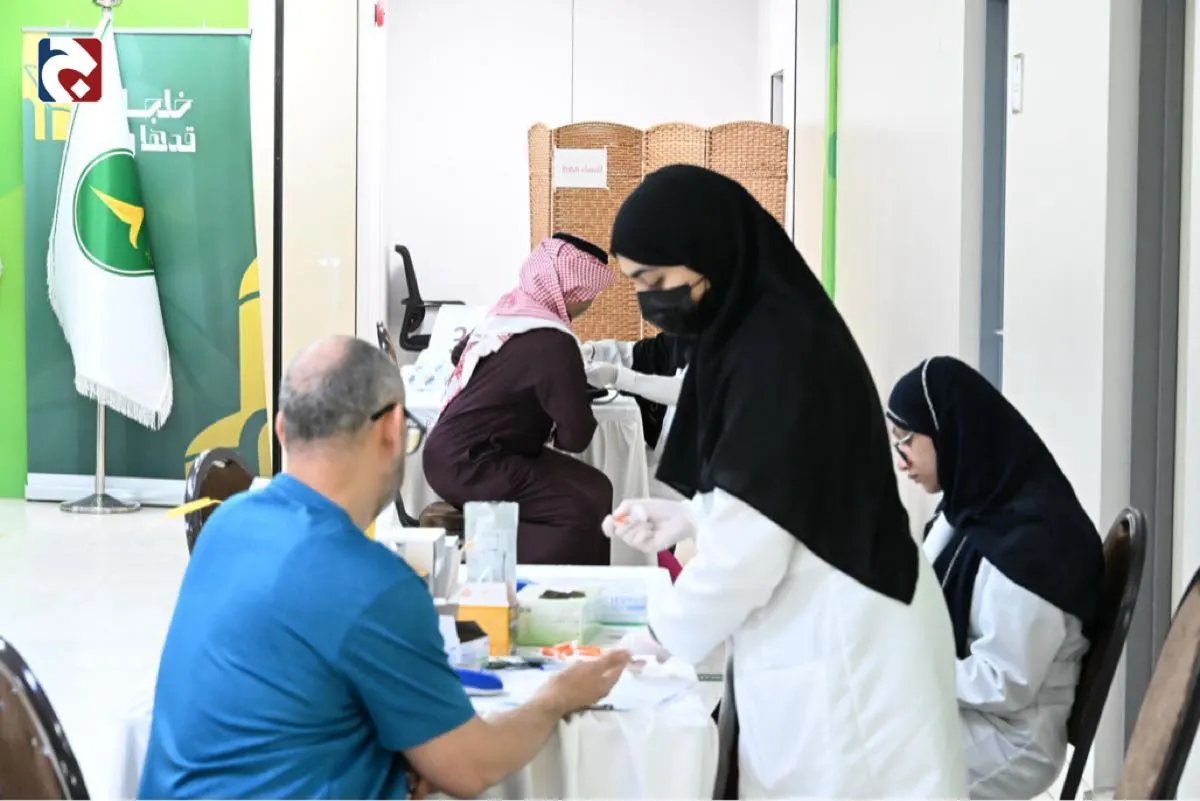 77 متبرعاً في الليلة الأولى من حملة سيهات للتبرع بالدم