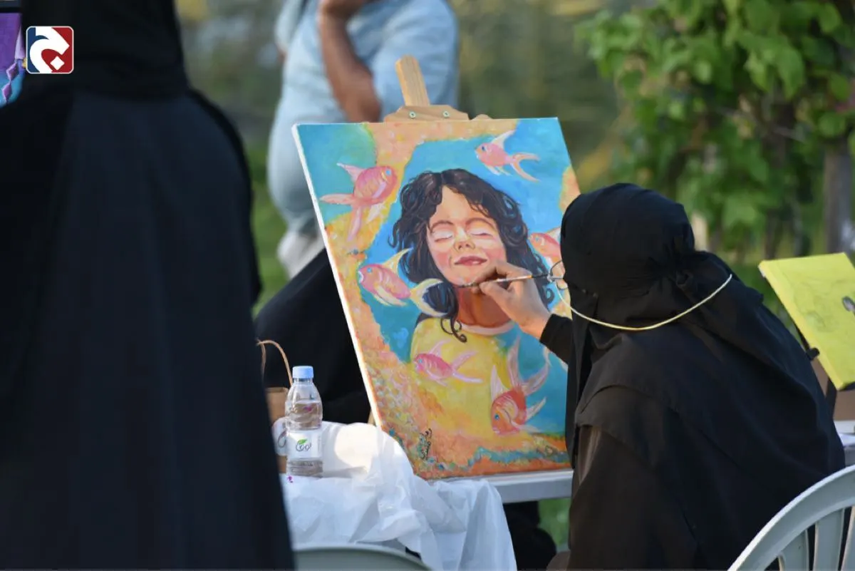 فيديو.. خارج المراسم.. 25 فنانة يُعِدْنَ الفن إلى الطبيعة في تاروت