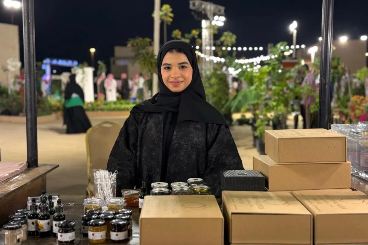 سرى أبو المكارم.. من تبلور العسل إلى مربيات مبتكرة في القطيف