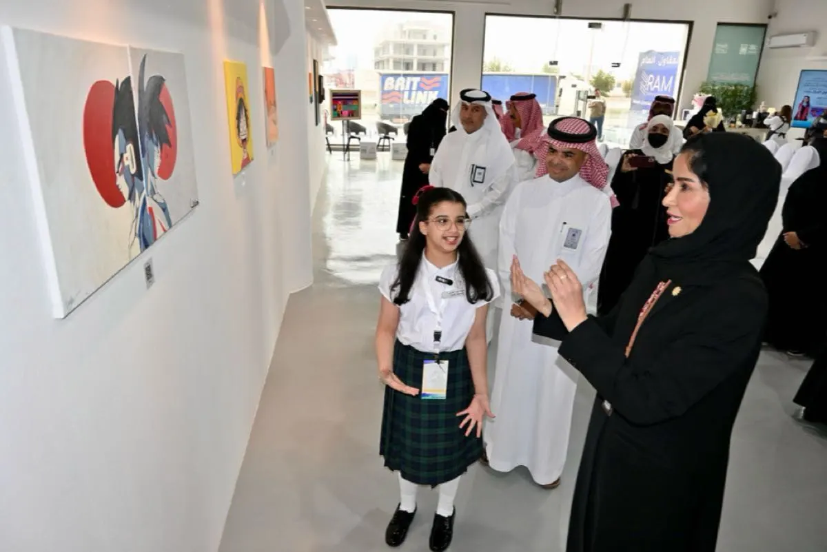 كيف ألهمت ليندا القريش 376 طالباً من مدارس الدمام والخبر والقطيف؟