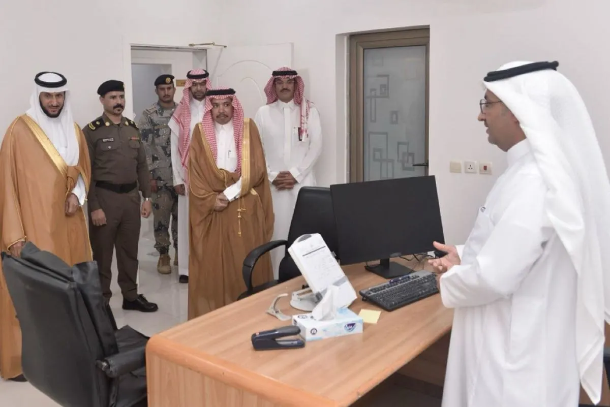 محافظ القطيف يتفقد سير العمل بمركز جزيرة دارين وتاروت