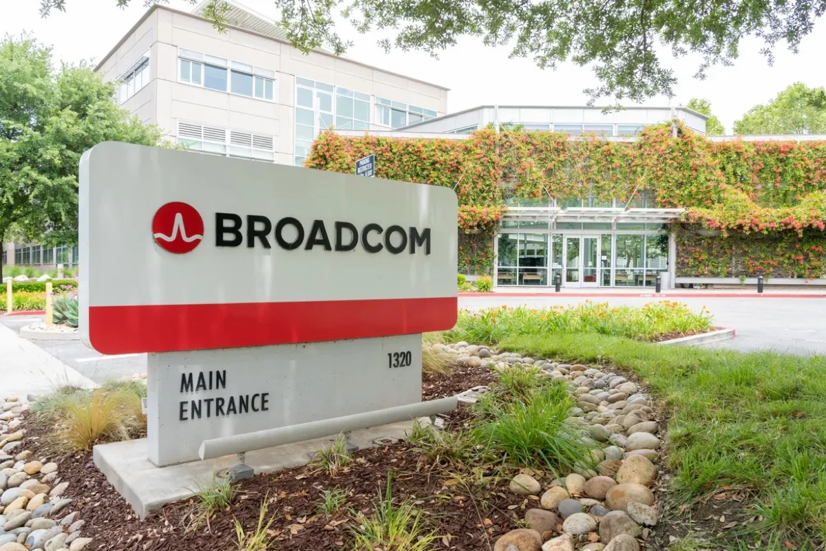 تحذير سيبراني من منتجات ”Broadcom“