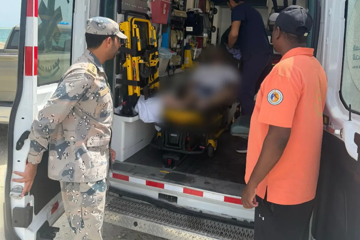 إنقاذ مواطن من الغرق في شواطئ الجبيل