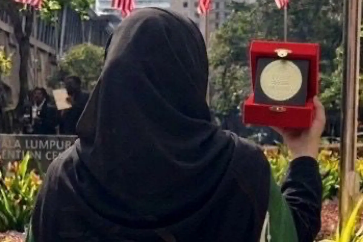 حقيبة ذكية لحفظ الإنسولين.. ريحانة الجعفر تحصد ذهبية الابتكار بماليزيا