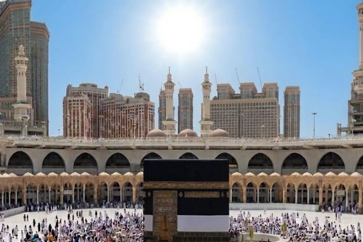 قبلتك من ظلك.. تعامد شمسي على الكعبة ظهر يوم الخميس