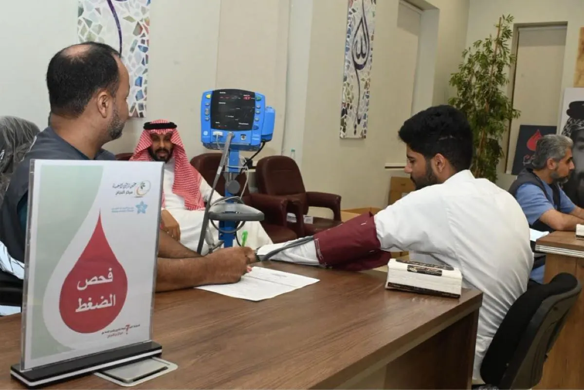 4 ساعات يومياً لاستقبال متبرعي الدم بالمبرز.. ولقاحات لمن تجاوزوا ال 50 عاماً