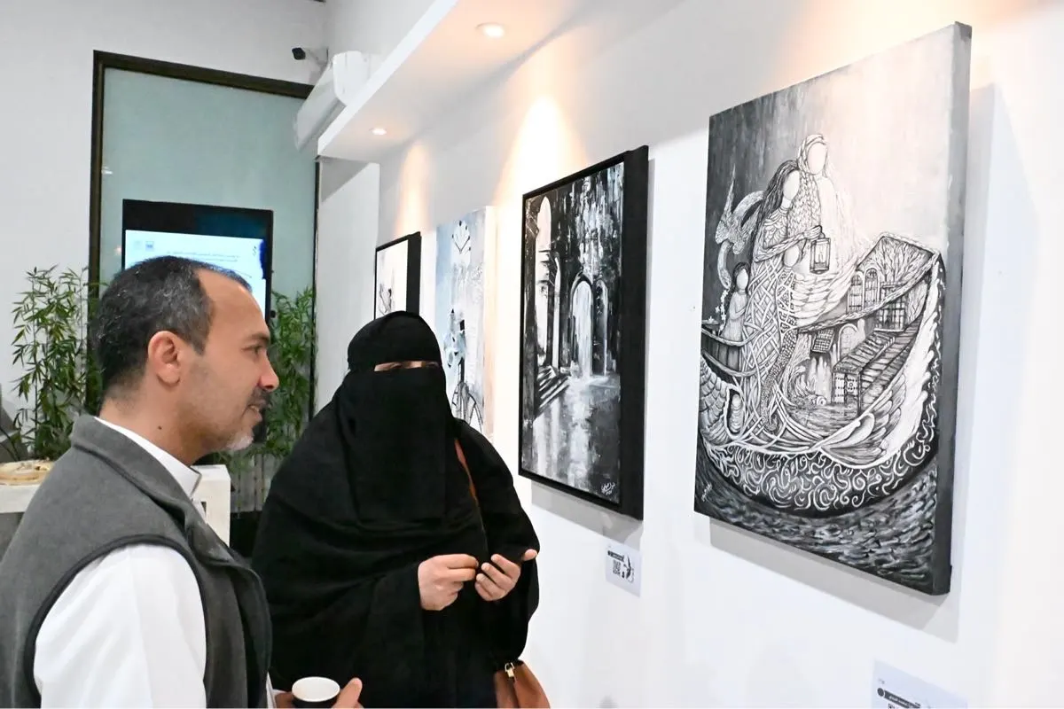 لوحة «أمومة بين الأحلام والخيال».. عمل فني من العوامية ينتصر لذوي الإعاقة