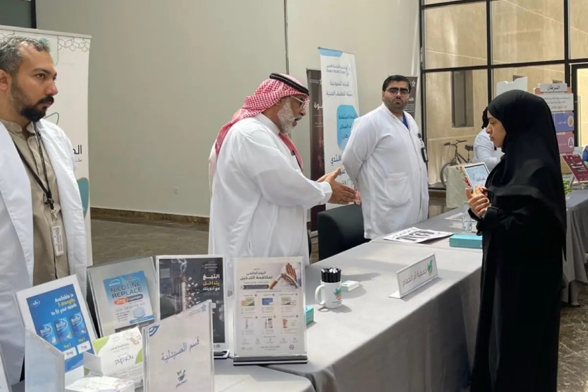 رسائل توعوية وجولات ميدانية للتعريف بمخاطر التدخين في القطيف
