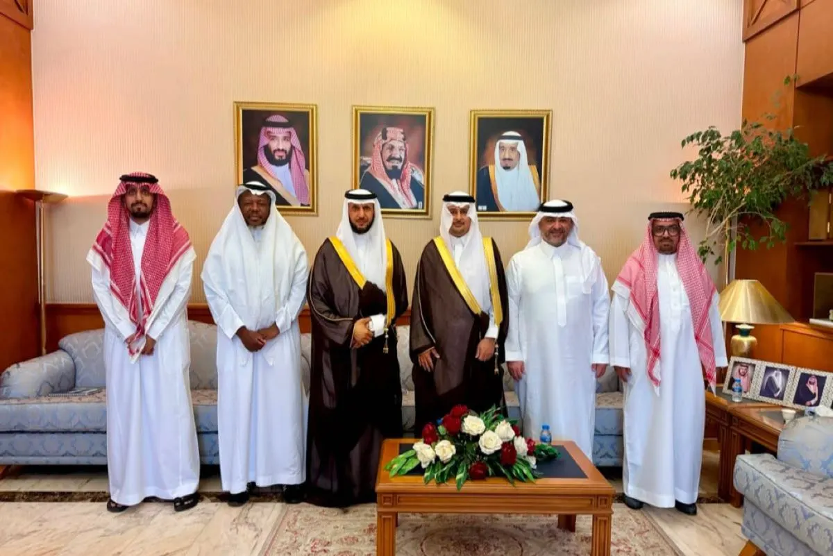 محافظ القطيف يبحث مشاريع توسعة شبكات الاتصالات لتعزيز التنمية الرقمية