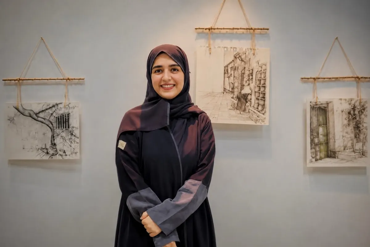 طاهرة آل سيف توثق أحياء صفوى بـ 3 لوحات بمعرض الإسكتش بالدمام