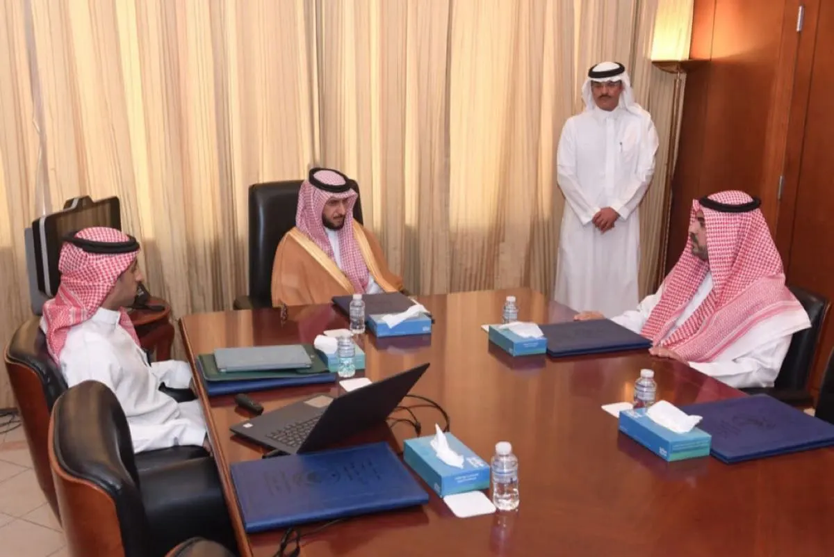 محافظ القطيف يبحث خطط تطوير المدن الصناعية لدعم المستثمرين