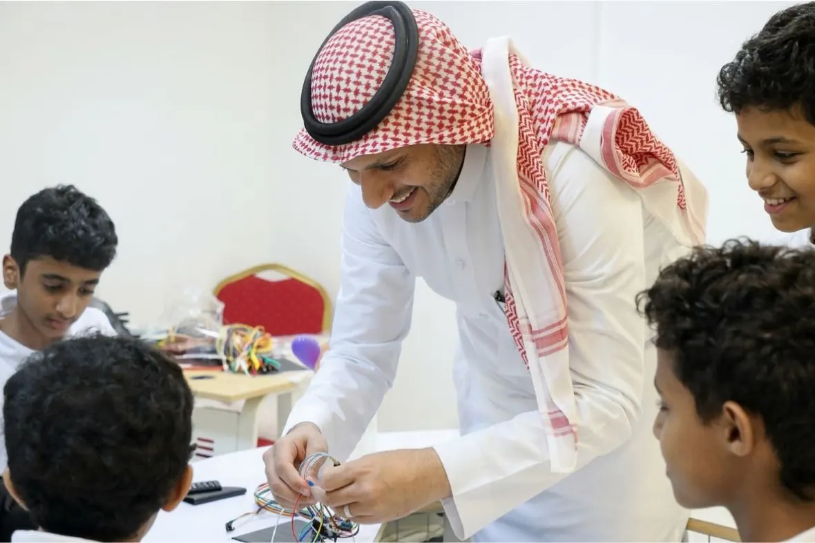 معلمون غادروا الفصول.. وبقي أثرهم في ذاكرة أبناء القطيف