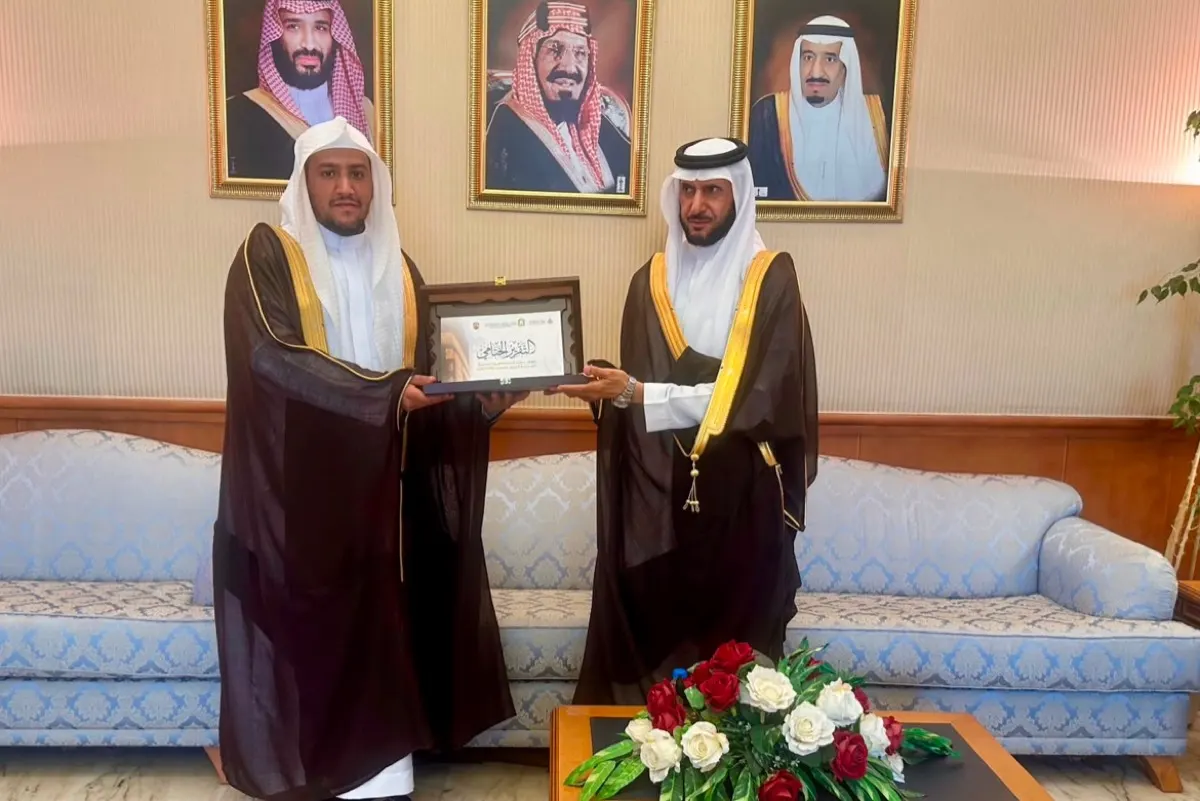 محافظ القطيف يستعرض نتائج معرض «خدمة الحرمين الشريفين» بعنك