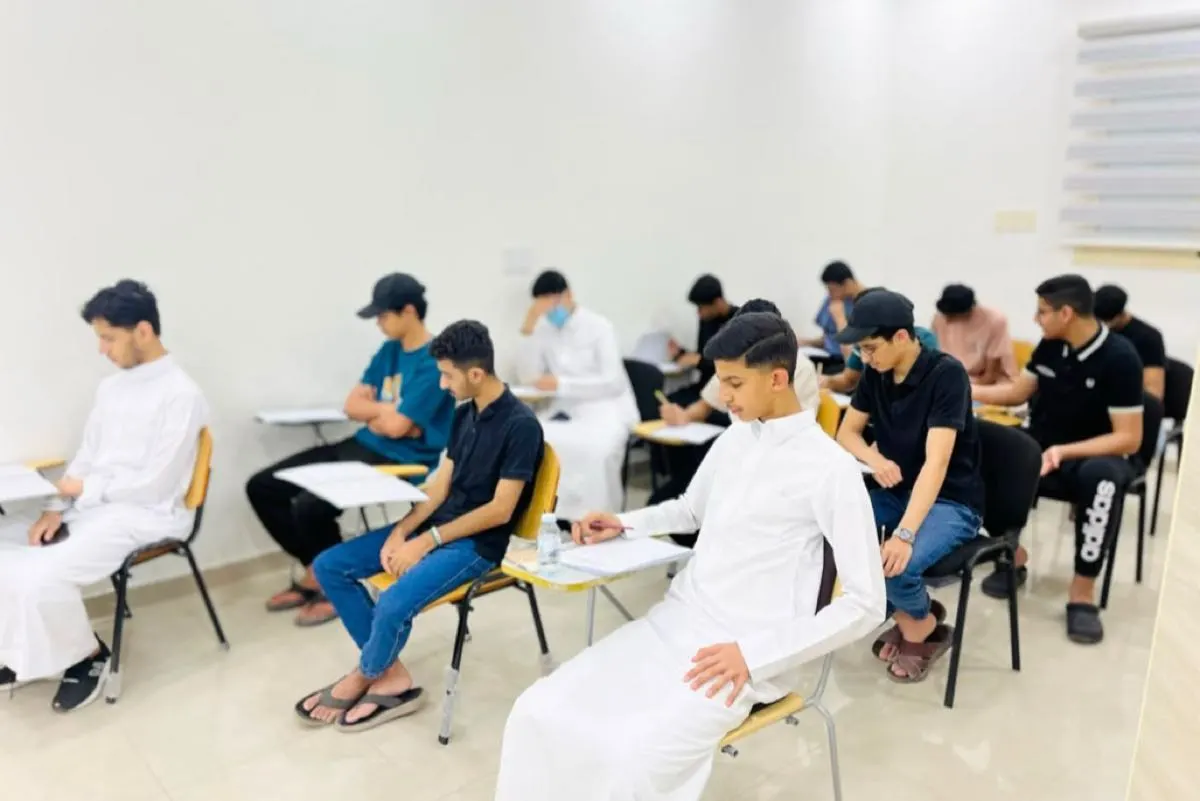 الأوجام.. 25 طالباً وطالبة ينهون 18 ساعة تدريبية لاجتياز اختبار القدرات