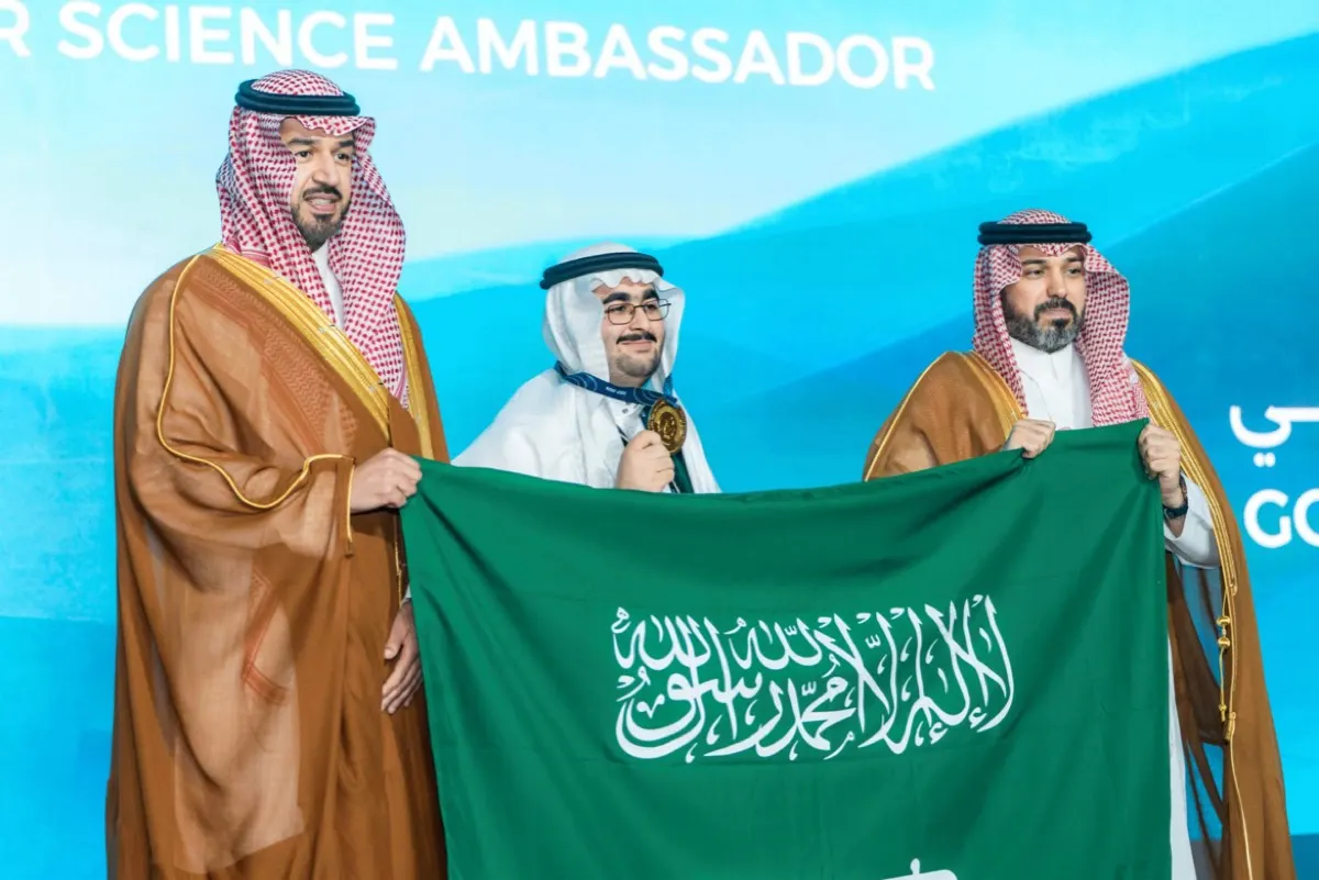 ذهبية ولقب سفير للطالب أمجد آل درويش في الأولمبياد النووي