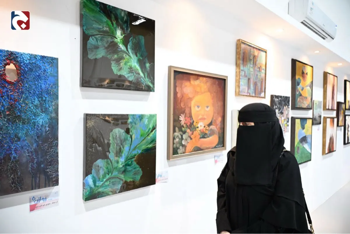 التشكيلية الدخيل: تعلمت «فن السكب» ذاتيًا.. وأقدمه بتقنيات هولندية