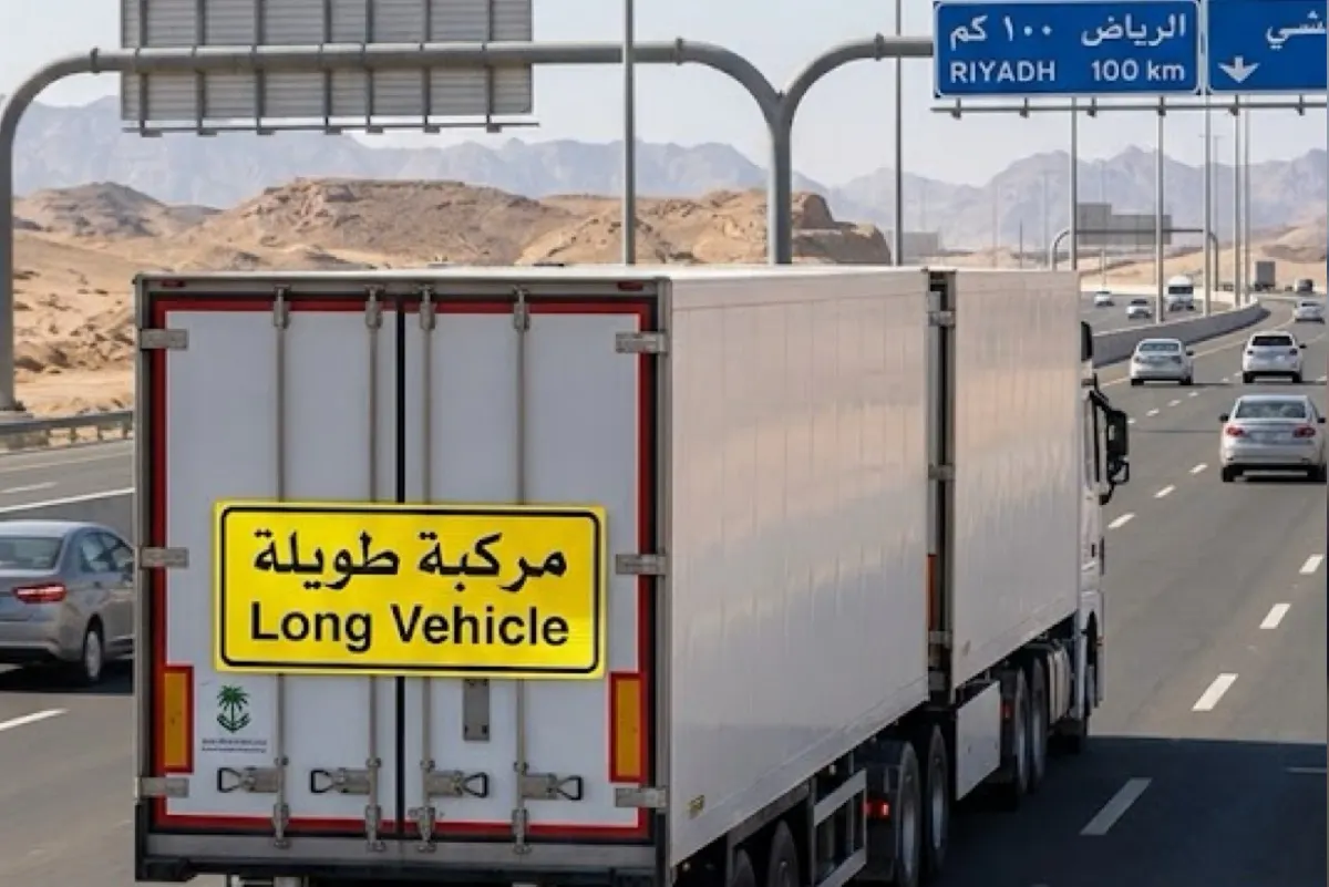 «الطرق» تلزم المقطورات المزدوجة بوضع عبارة «مركبة طويلة»