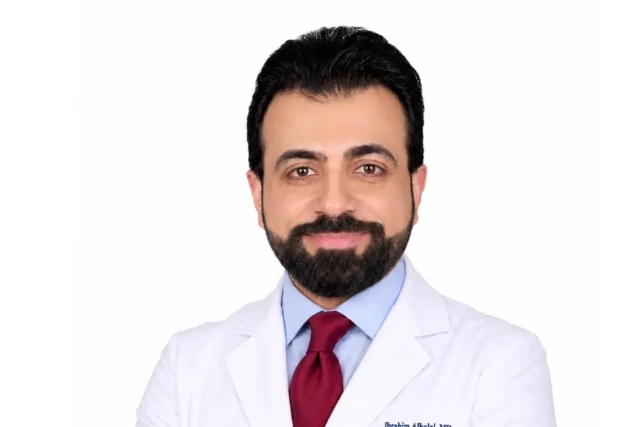 بعد زمالتين أمريكيتين.. الحلال يعود للمملكة لتطوير جراحات العمود الفقري