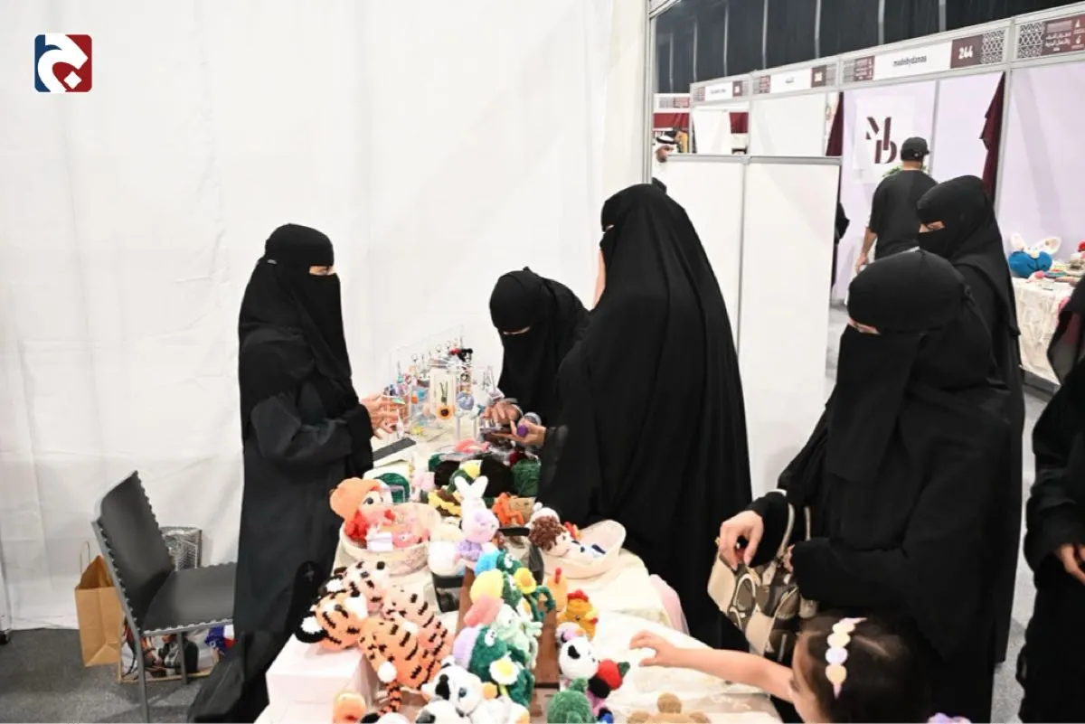 فداء القديحي.. أخصائية علاج طبيعي تحوّل خيط الكروشيه إلى دمى ومشروع