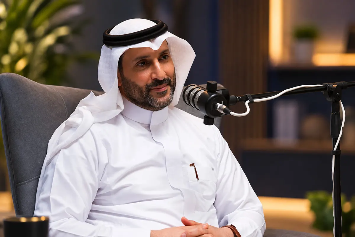 الشاعر المعاتيق يحذر من تدني الذائقة الشعرية.. ويوثق جزيرة تاروت بالذكاء الاصطناعي