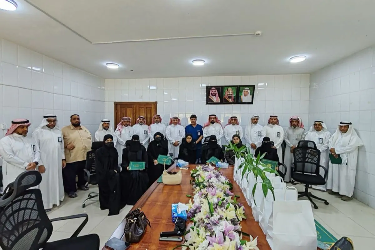 بالأسماء.. تكريم 10 متدربات جامعيات في «بيئة القطيف»