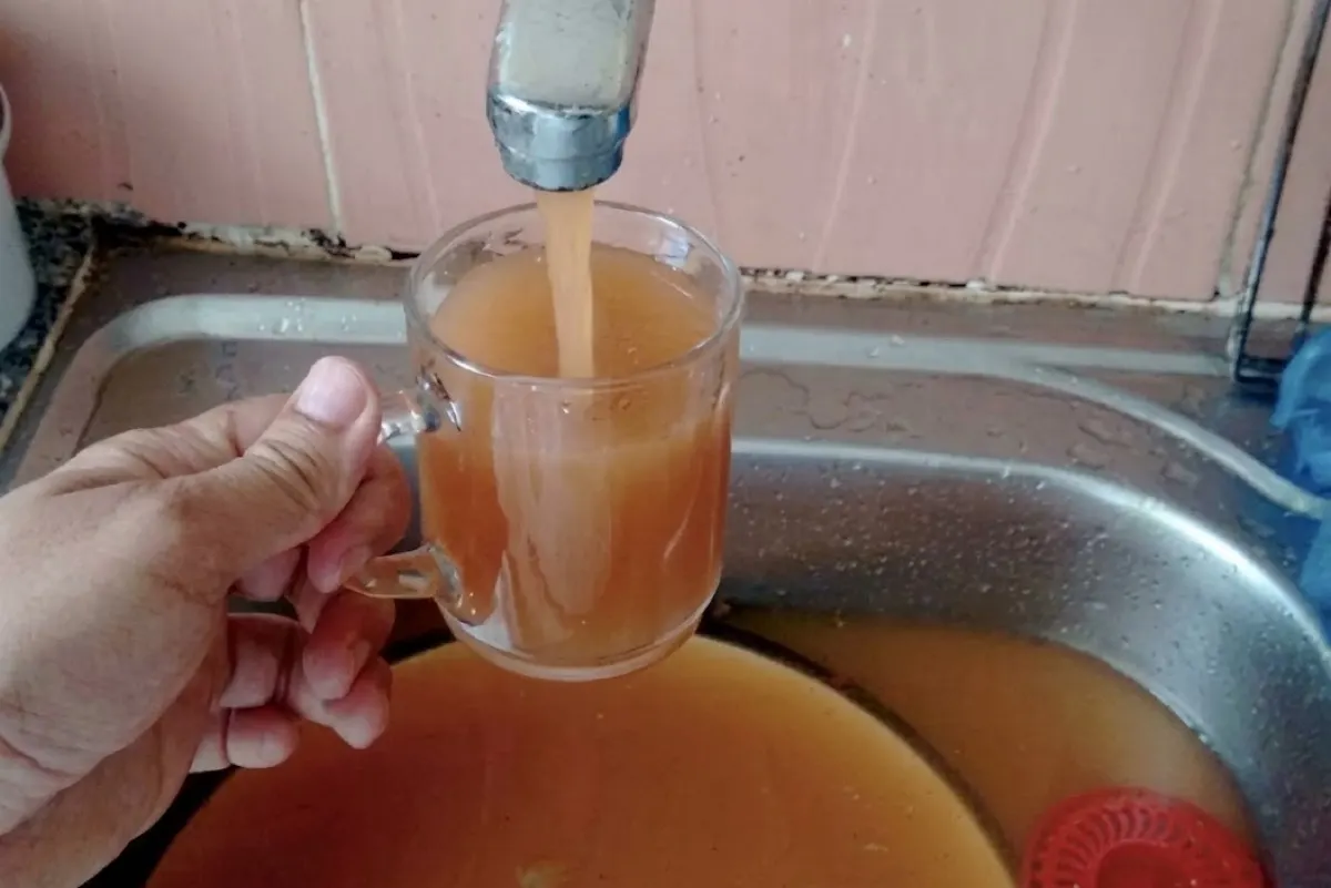 «المواصفات» تحذر: تغير لون المياه ينذر بصدأ داخلي يهدد صحة المستهلكين