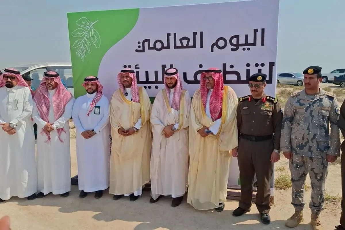 300 متطوع يشاركون في مبادرات تنظيف شواطئ القطيف