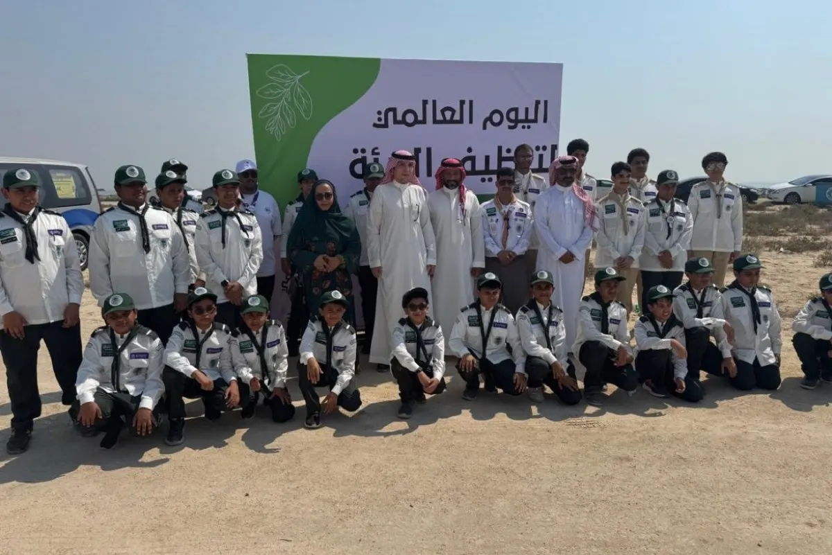 «البحار» تبدأ نشاطها الميداني بتنظيف مانجروف القطيف