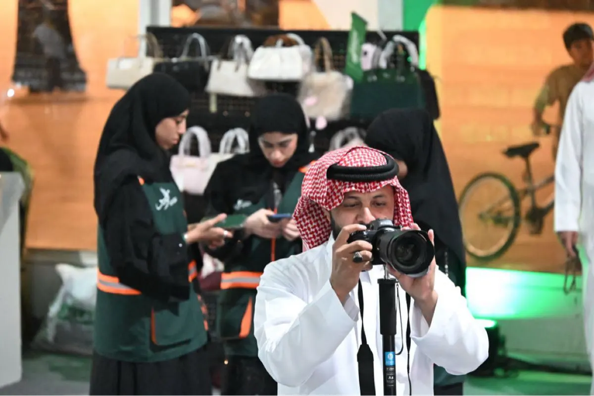 عدسات الزوار تنقل احتفالات اليوم الوطني بالرامس إلى منصات التواصل