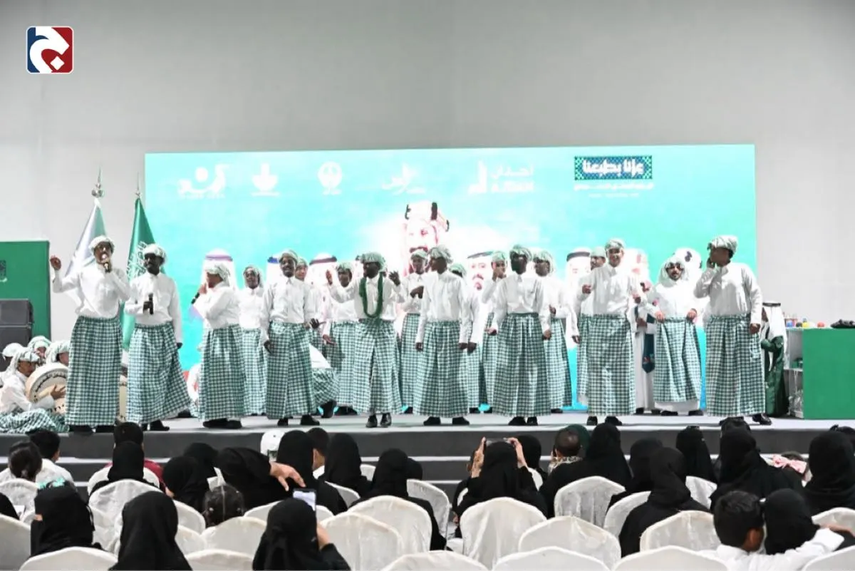 الأهازيج الوطنية والمسرح التفاعلي يجذبان زوار اليوم الوطني في الرامس