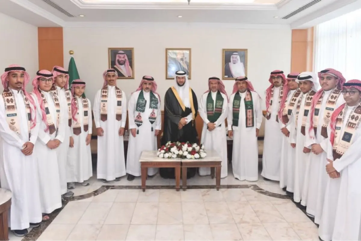 محافظ القطيف يستقبل طلاب المدارس للتهنئة باليوم الوطني