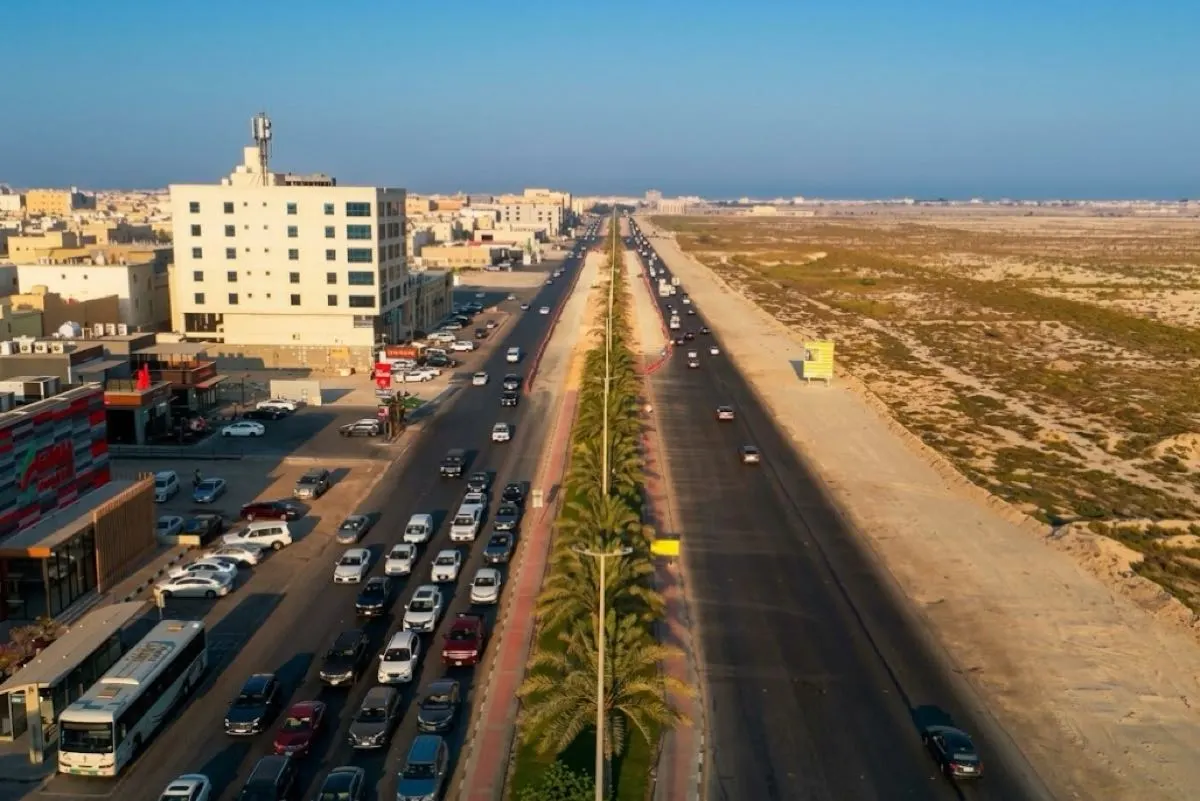 خطة هندسية جديدة.. مسارات للدراجات وتطوير أرصفة شارع الرياض
