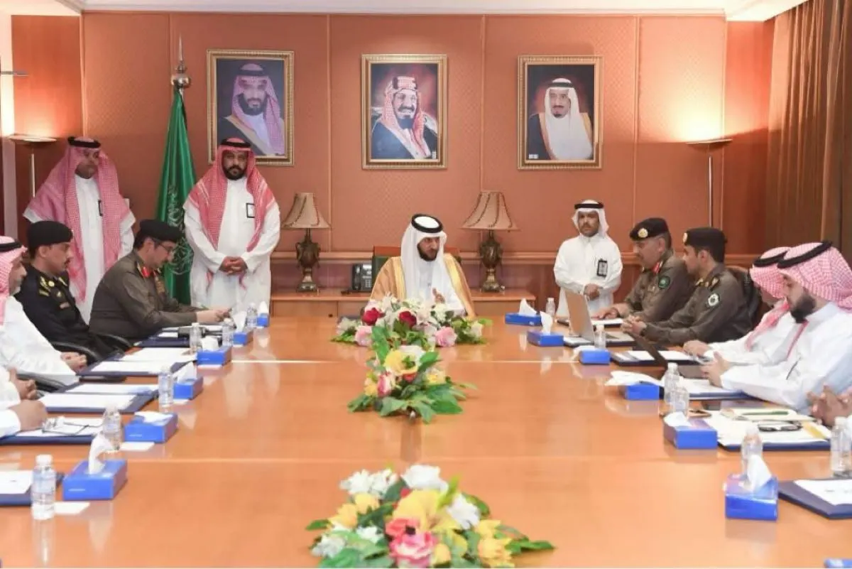 محافظ القطيف يبحث مؤشرات الحوادث ومعالجة المواقع ذات الأولوية