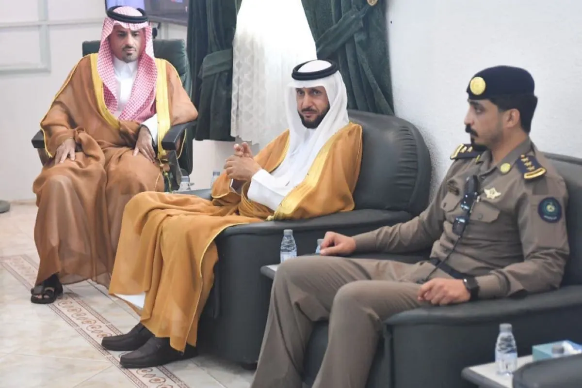 محافظ القطيف يزور صفوى.. ويوجه برفع كفاءة الخدمات المقدمة للمواطنين