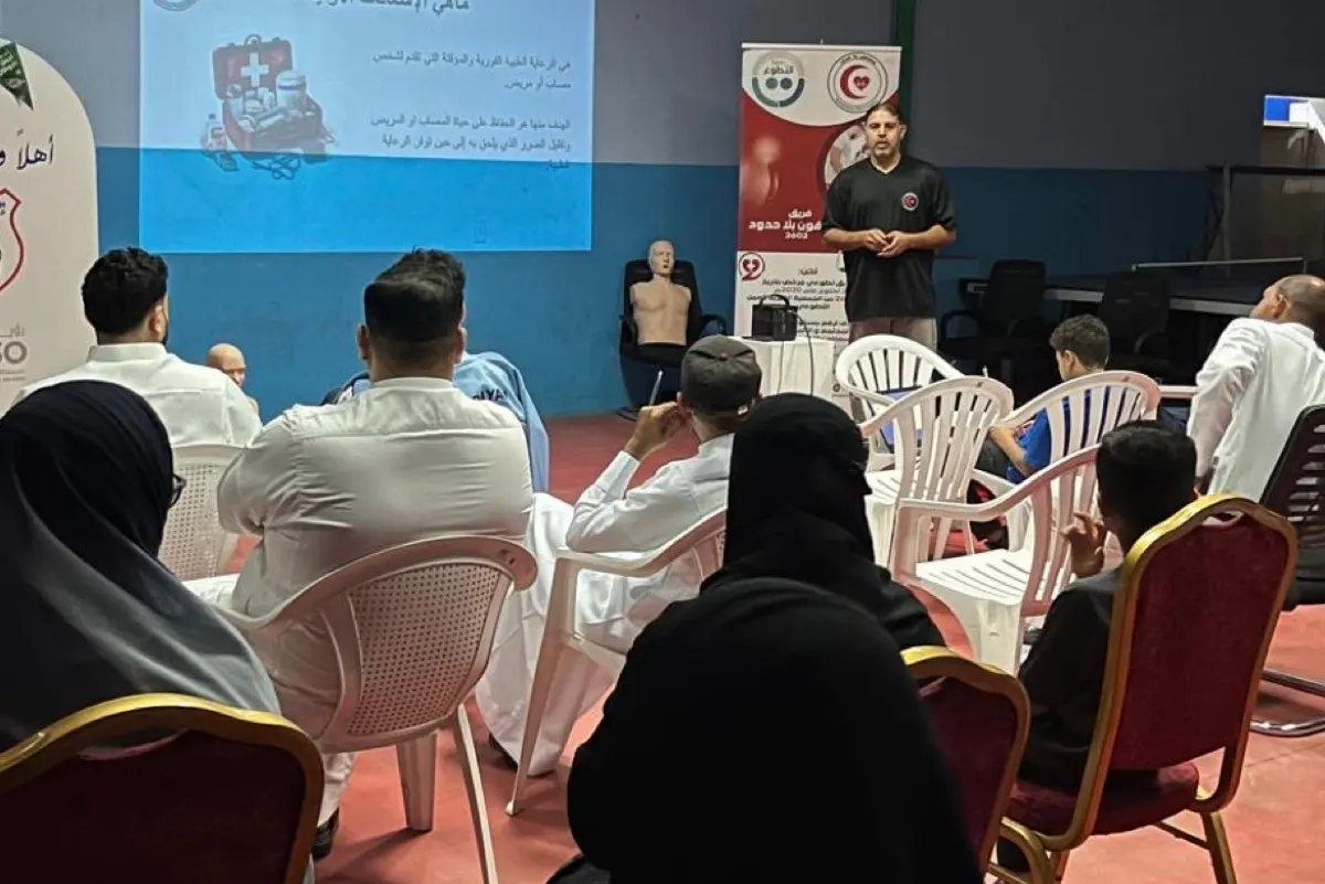 «مسعفون بلا حدود» يدرب منسوبي نادي الهداية على التعامل مع الإصابات