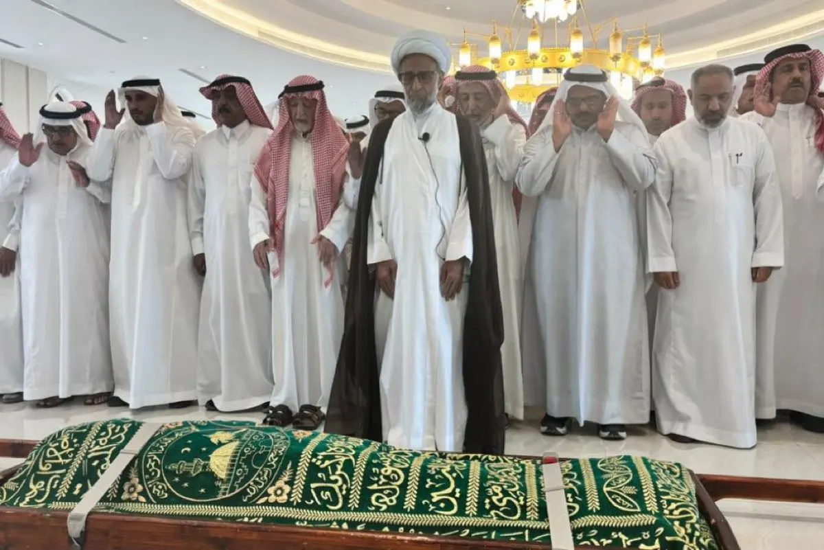 وداعاً أبو عادل.. جموع غفيرة تشيع جثمان الشاعر محمد العلي